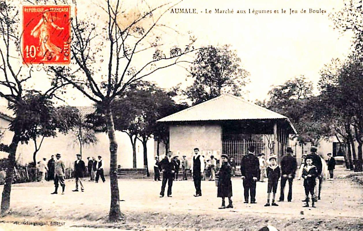 Aumale - Marche aux Legumes et Jeu de Boules - 1915.jpg